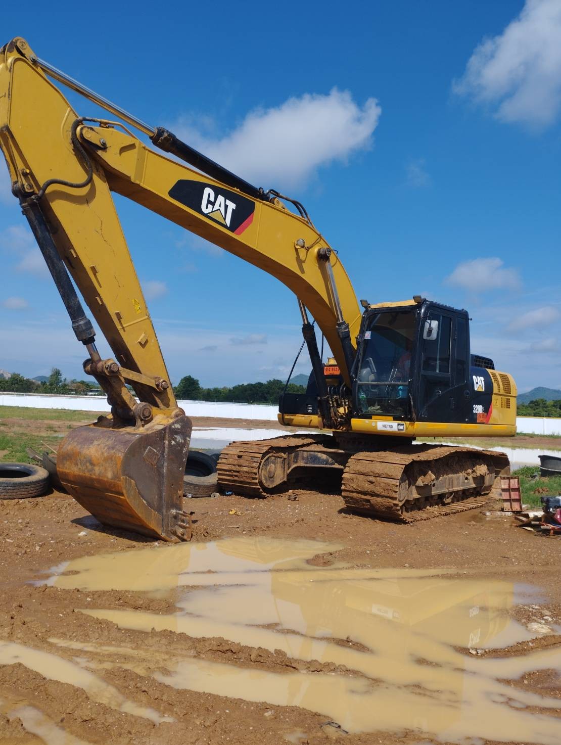 แบคโฮCaterpillar 320D2