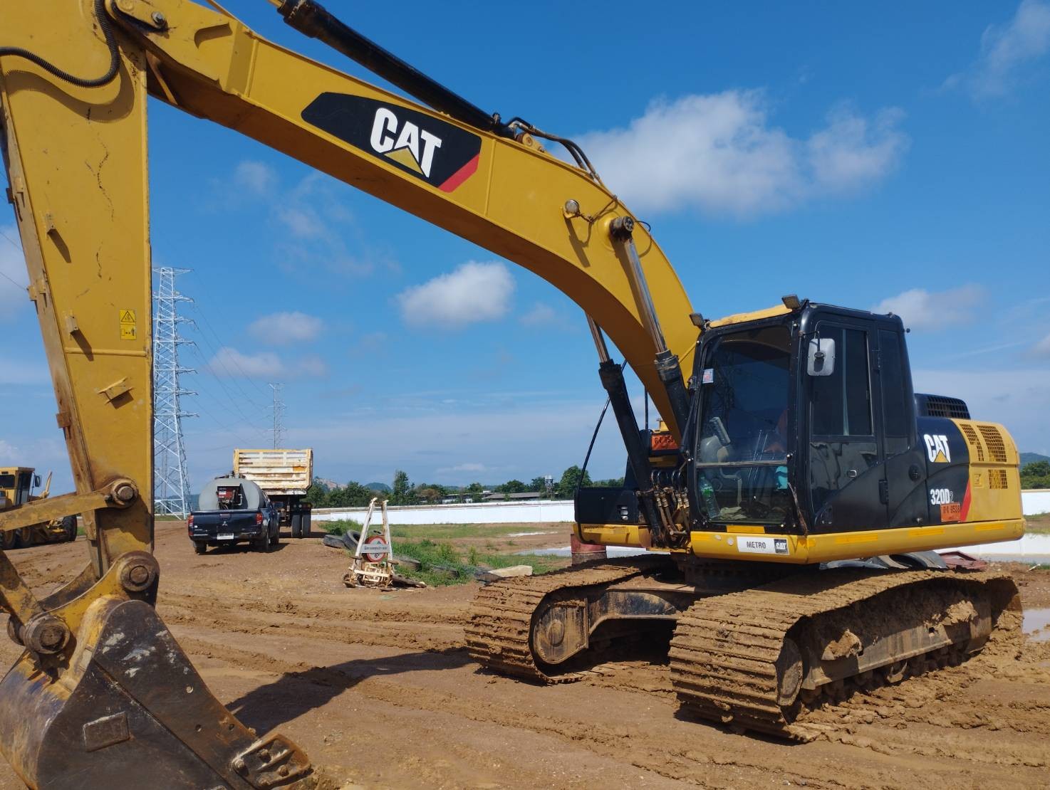 แบคโฮCaterpillar 320D2