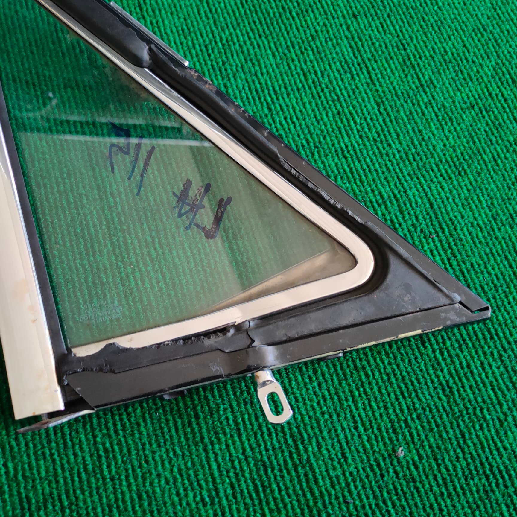 กระจกหูช้าง Mercedes Benz W115 /8 NOS กระจกหูช้าง Mercedes Benz W115 /8 NOS