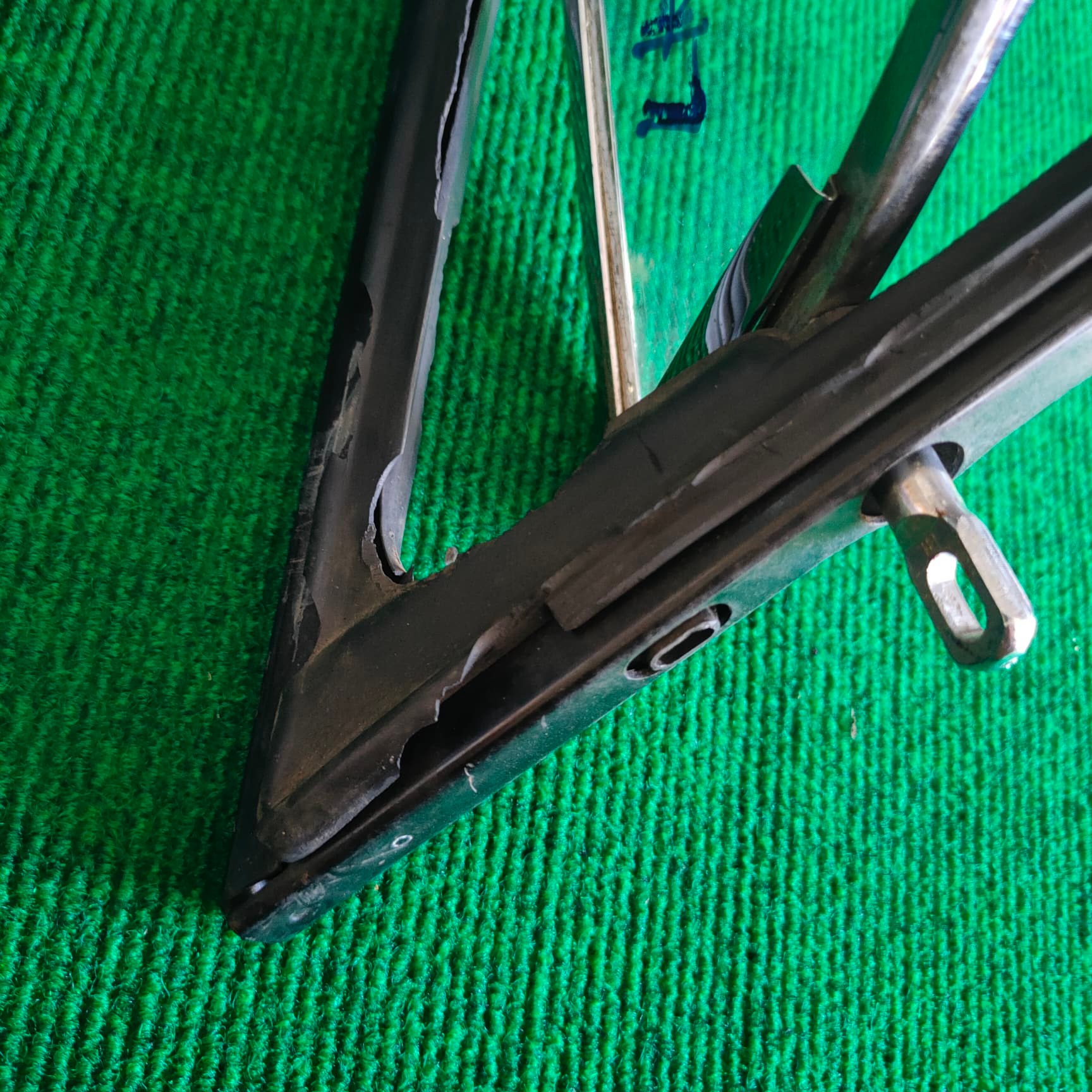 กระจกหูช้าง Mercedes Benz W115 /8 NOS กระจกหูช้าง Mercedes Benz W115 /8 NOS