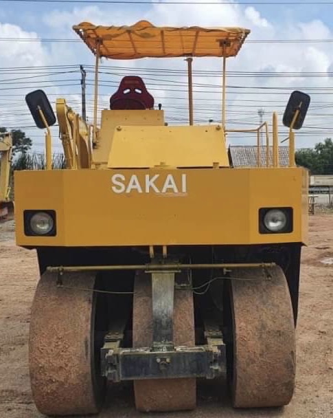 รถบด 7 ล้อยาง นำเข้ายังไม่เคยใช้งานในไทย 645,000 บาท  SAKAI T600C เกียร์ธรรมดา ทำงาน 2,833 ชม  สภาพสวยพร้อมใช้