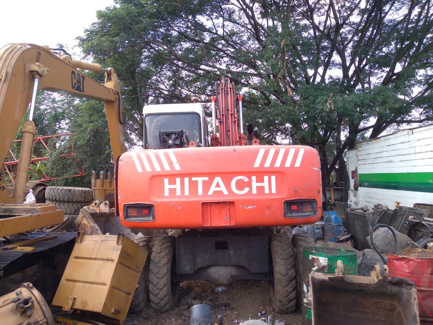 แบคโฮ ล้อยาง พร้อมหัวกระแทก และ บุ้งกี๋ 565,000 บาท HITACHI EX100W มีไลน์หัวกระแทก เครื่องดี ปั้มแรง
