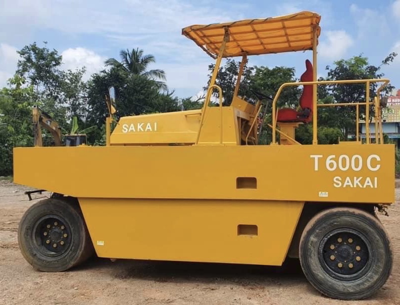 รถบด 7 ล้อยาง นำเข้ายังไม่เคยใช้งานในไทย 645,000 บาท  SAKAI T600C เกียร์ธรรมดา ทำงาน 2,833 ชม  สภาพสวยพร้อมใช้