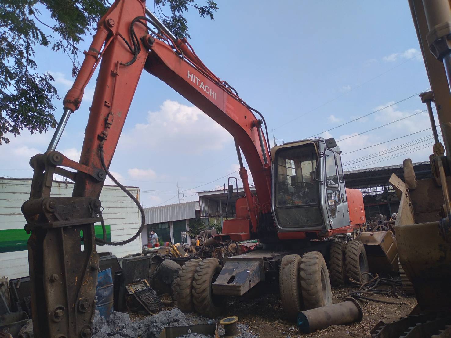 แบคโฮ ล้อยาง พร้อมหัวกระแทก และ บุ้งกี๋ 565,000 บาท HITACHI EX100W มีไลน์หัวกระแทก เครื่องดี ปั้มแรง แบคโฮ ล้อยาง พร้อมหัวกระแทก และ บุ้งกี๋ 565,000 บาท HITACHI EX100W มีไลน์หัวกระแทก เครื่องดี ปั้มแรง