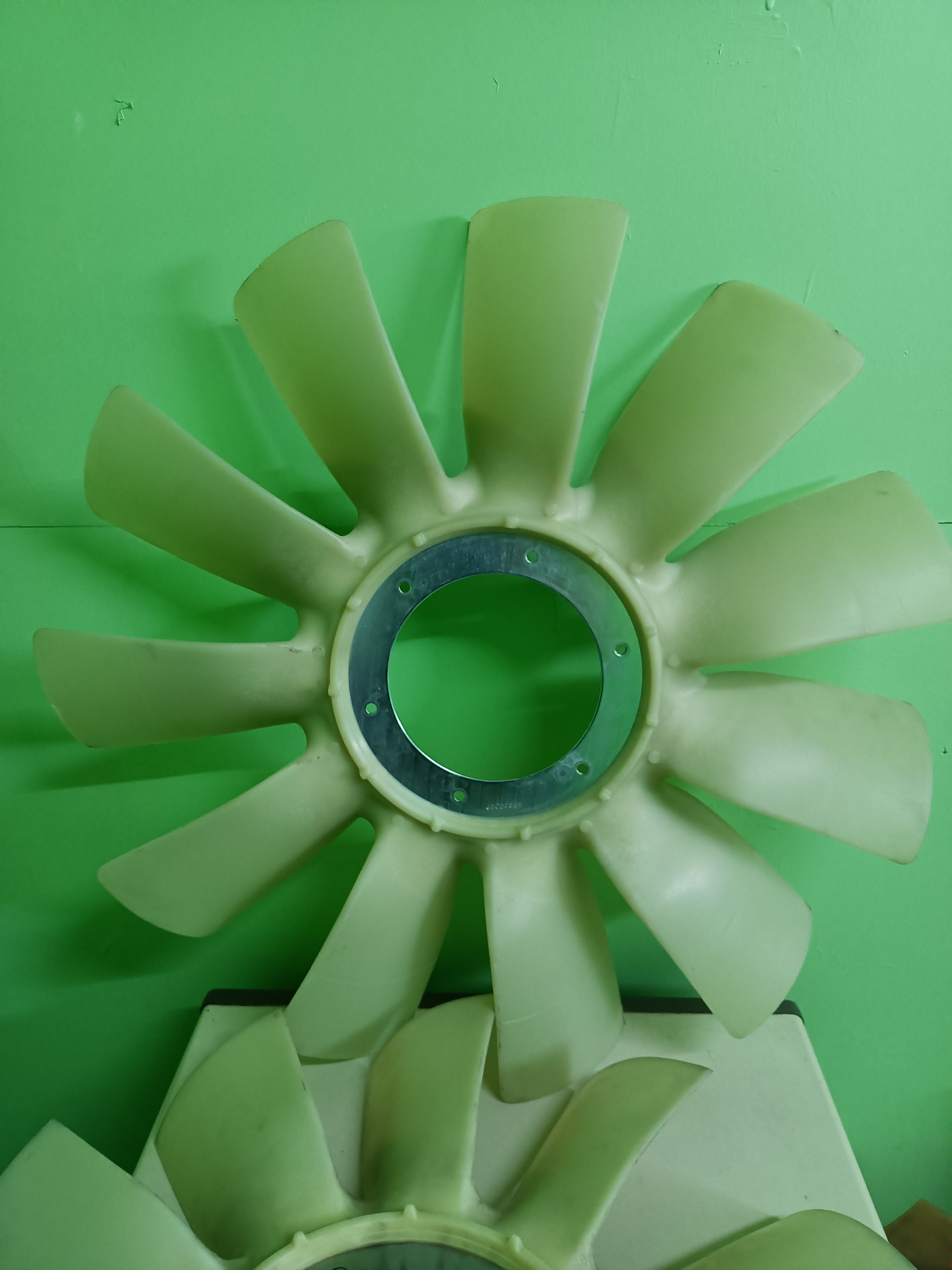 ขายใบพัดลม หน้าเครื่อง รถบรรทุก หลายรุ่นสีภาพใหม่ ขายใบพัดลม หน้าเครื่อง รถบรรทุก หลายรุ่นสีภาพใหม่