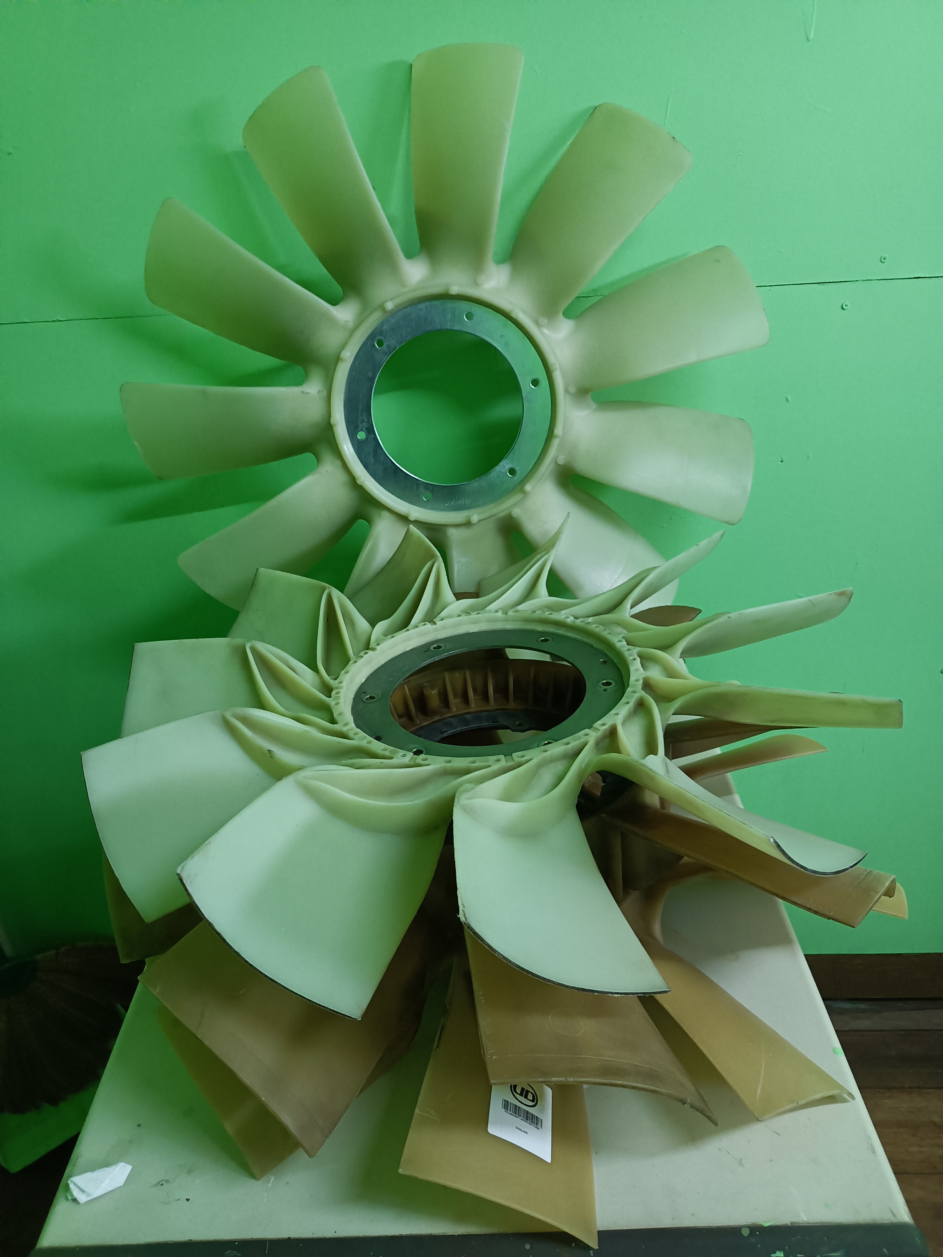 ขายใบพัดลม หน้าเครื่อง รถบรรทุก หลายรุ่นสีภาพใหม่