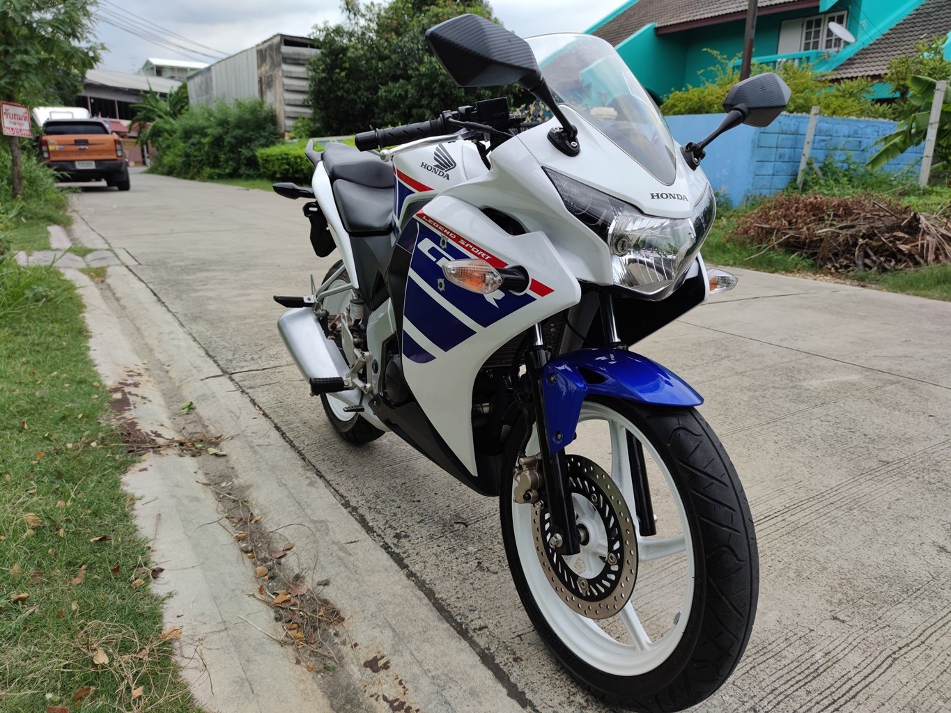 ใช้เพียง 9  พัน km.  Honda Cbr 150r