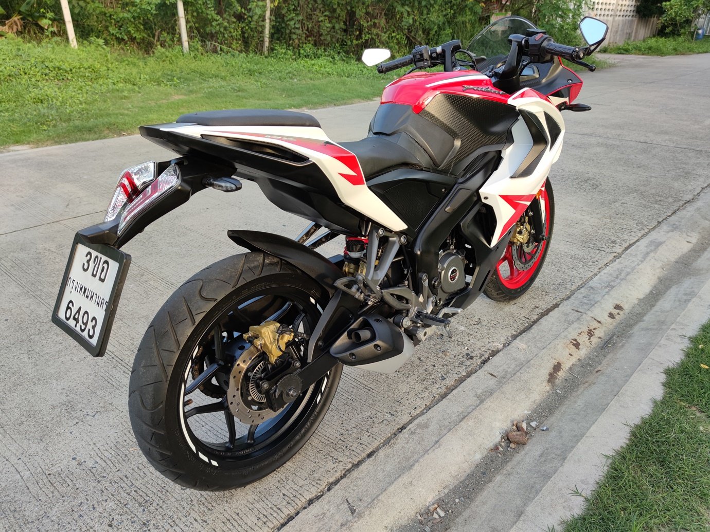 Bajaj pulsar RS200  ABS