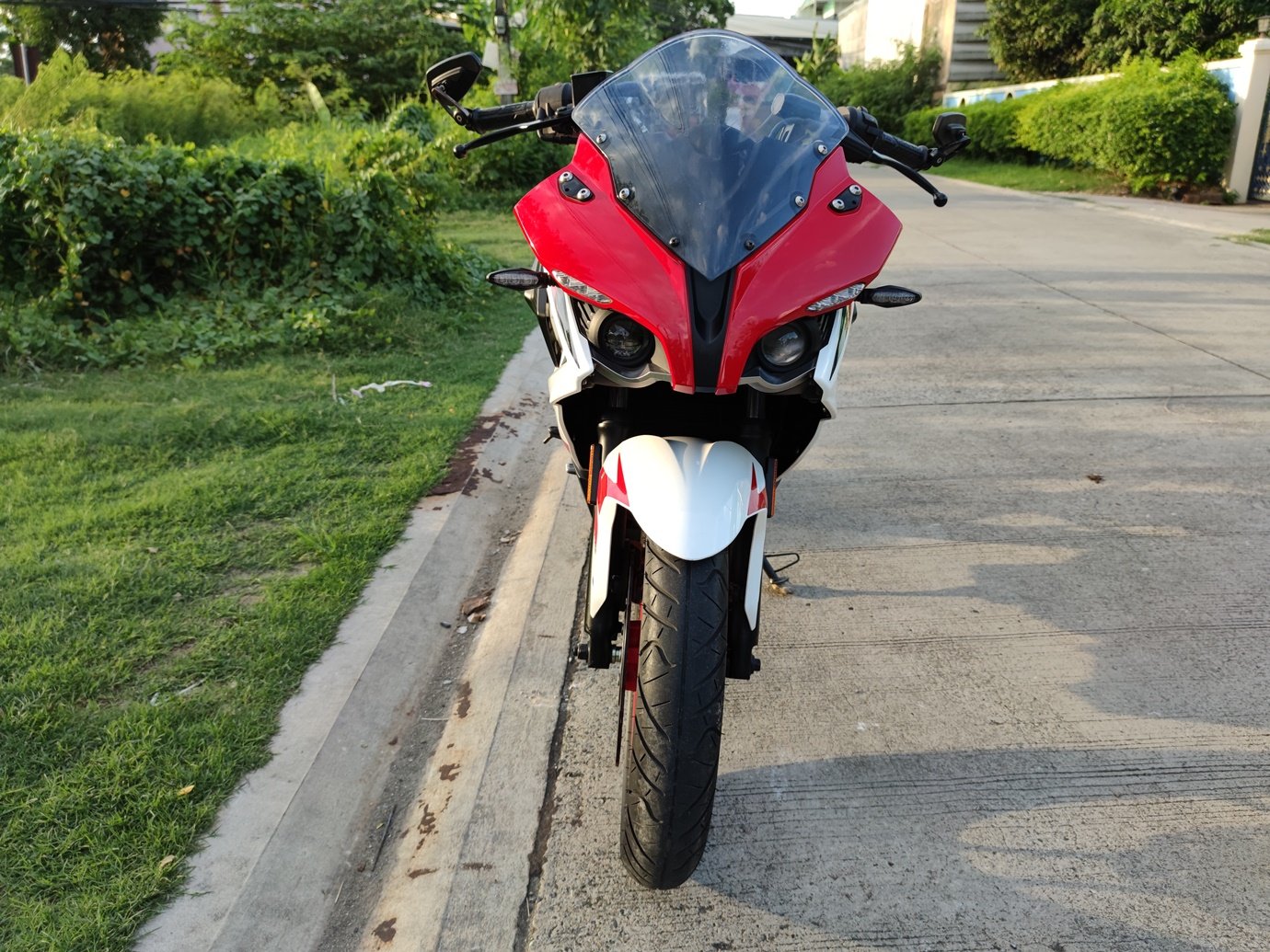 Bajaj pulsar RS200 ABS Bajaj pulsar RS200 ABS
