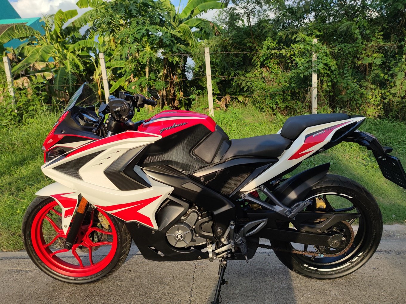 Bajaj pulsar RS200 ABS Bajaj pulsar RS200 ABS