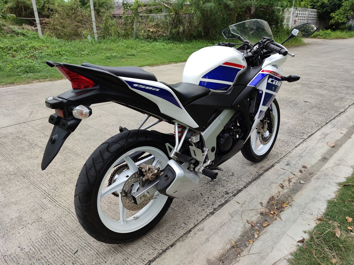 ใช้เพียง 9 พัน km. Honda Cbr 150r