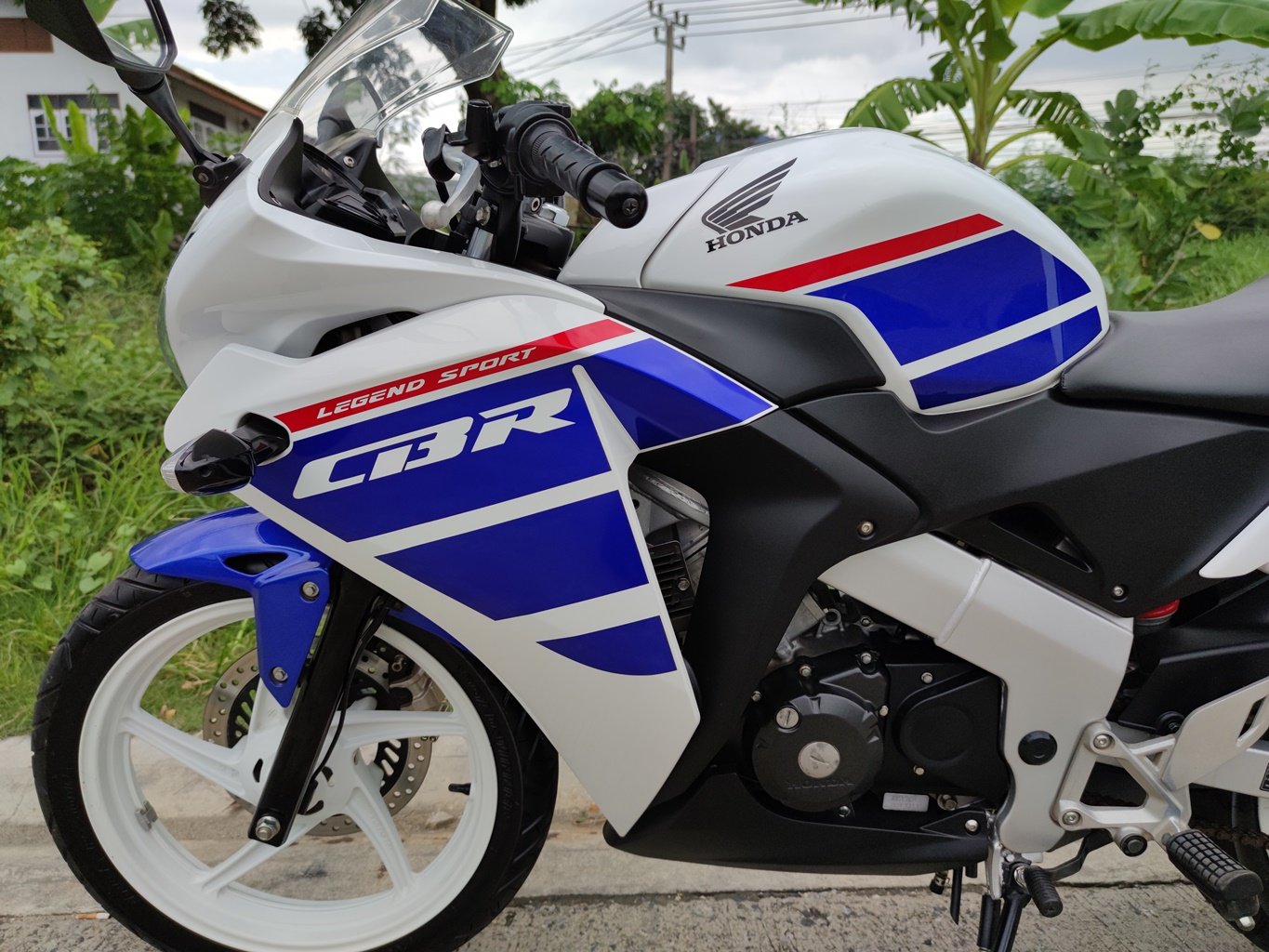 ใช้เพียง 9  พัน km.  Honda Cbr 150r