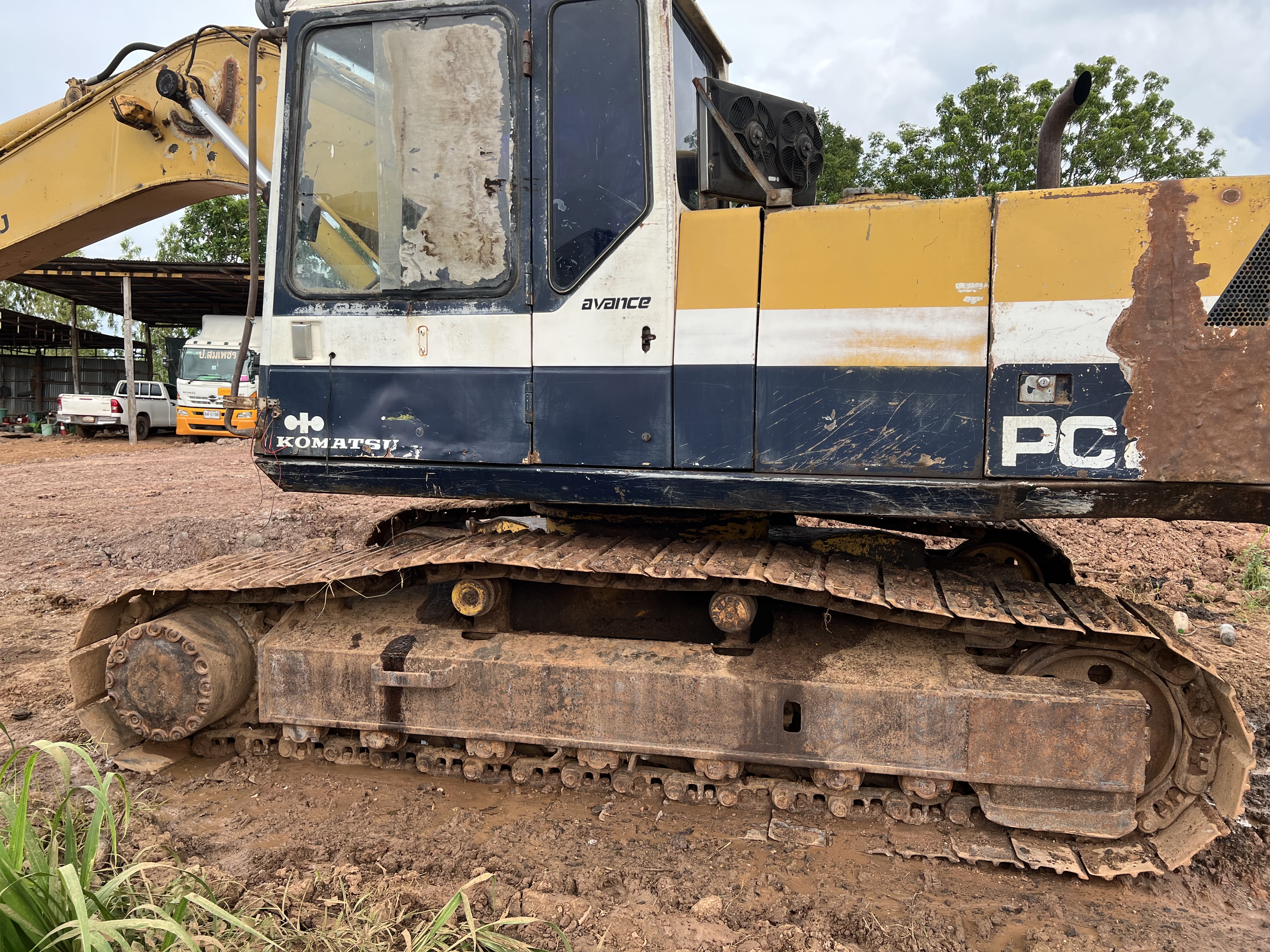 ขายรถแม็คโคร KOMATSU 200 รุ่น 5