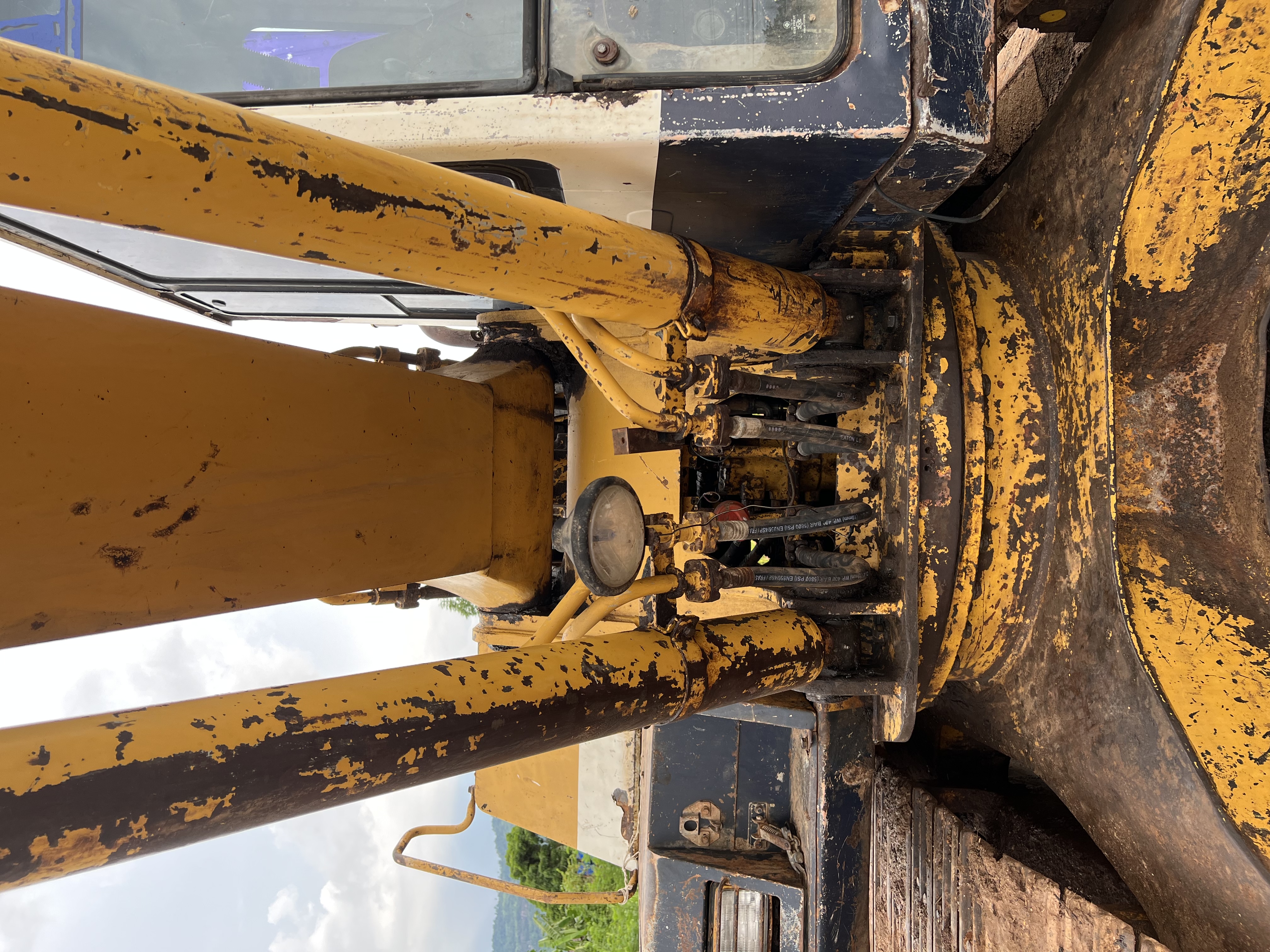 ขายรถแม็คโคร KOMATSU 200 รุ่น 5