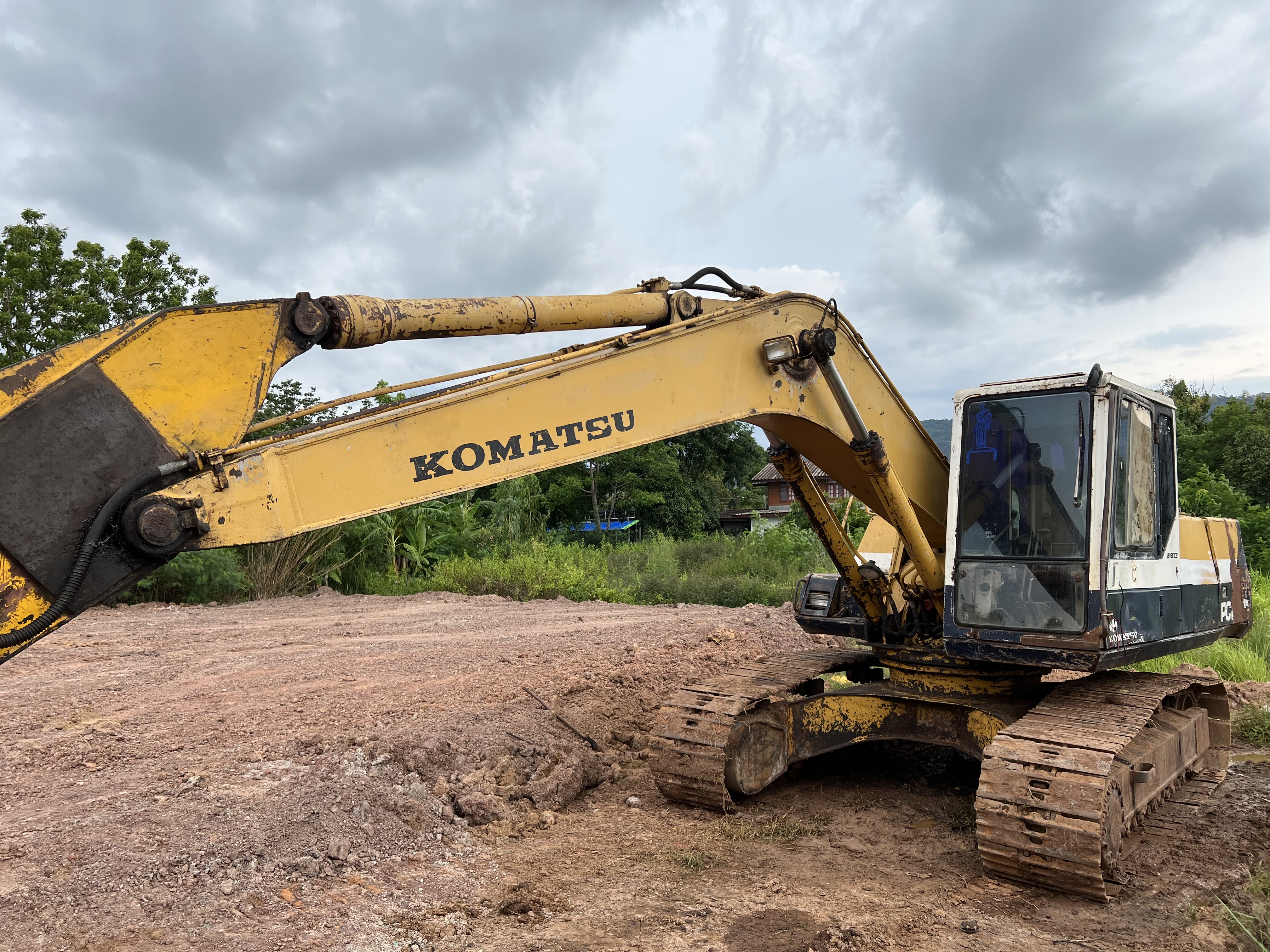 ขายรถแม็คโคร KOMATSU 200 รุ่น 5