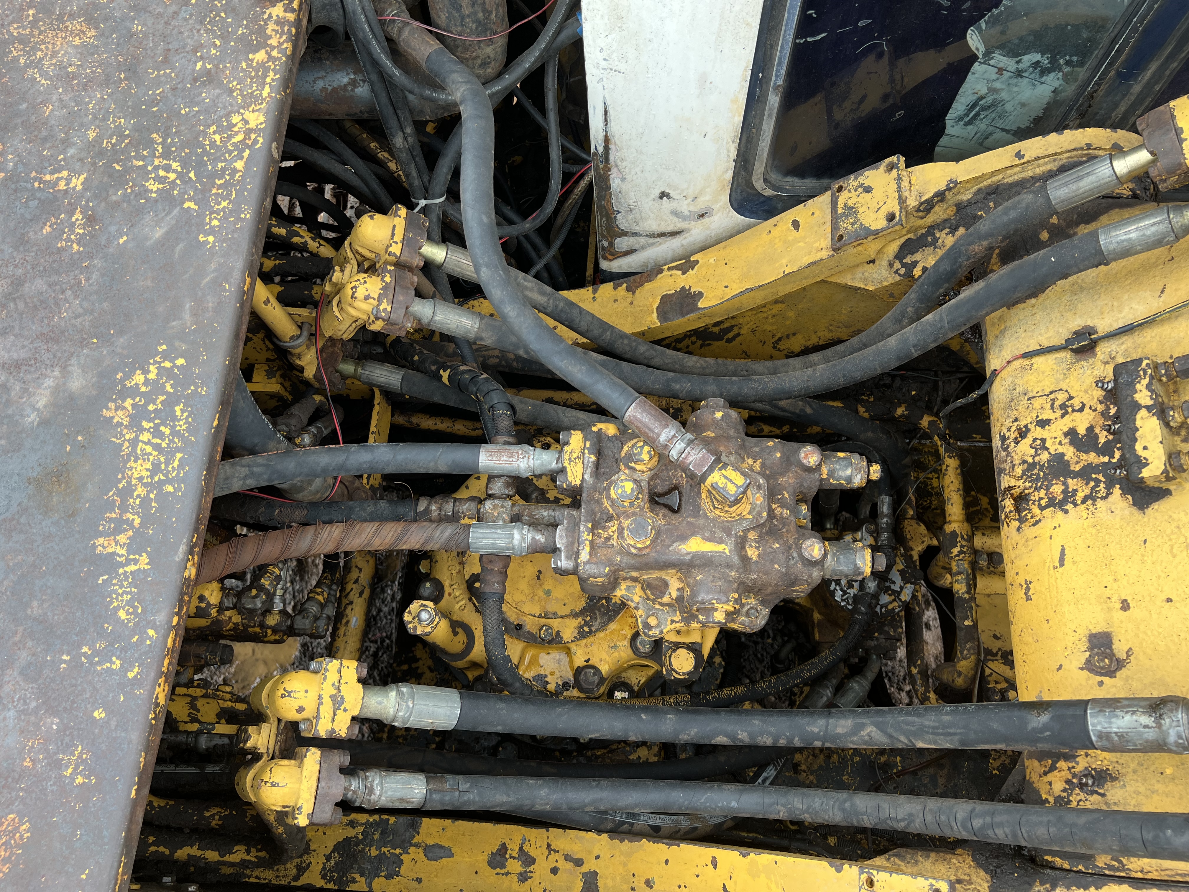 ขายรถแม็คโคร KOMATSU 200 รุ่น 5