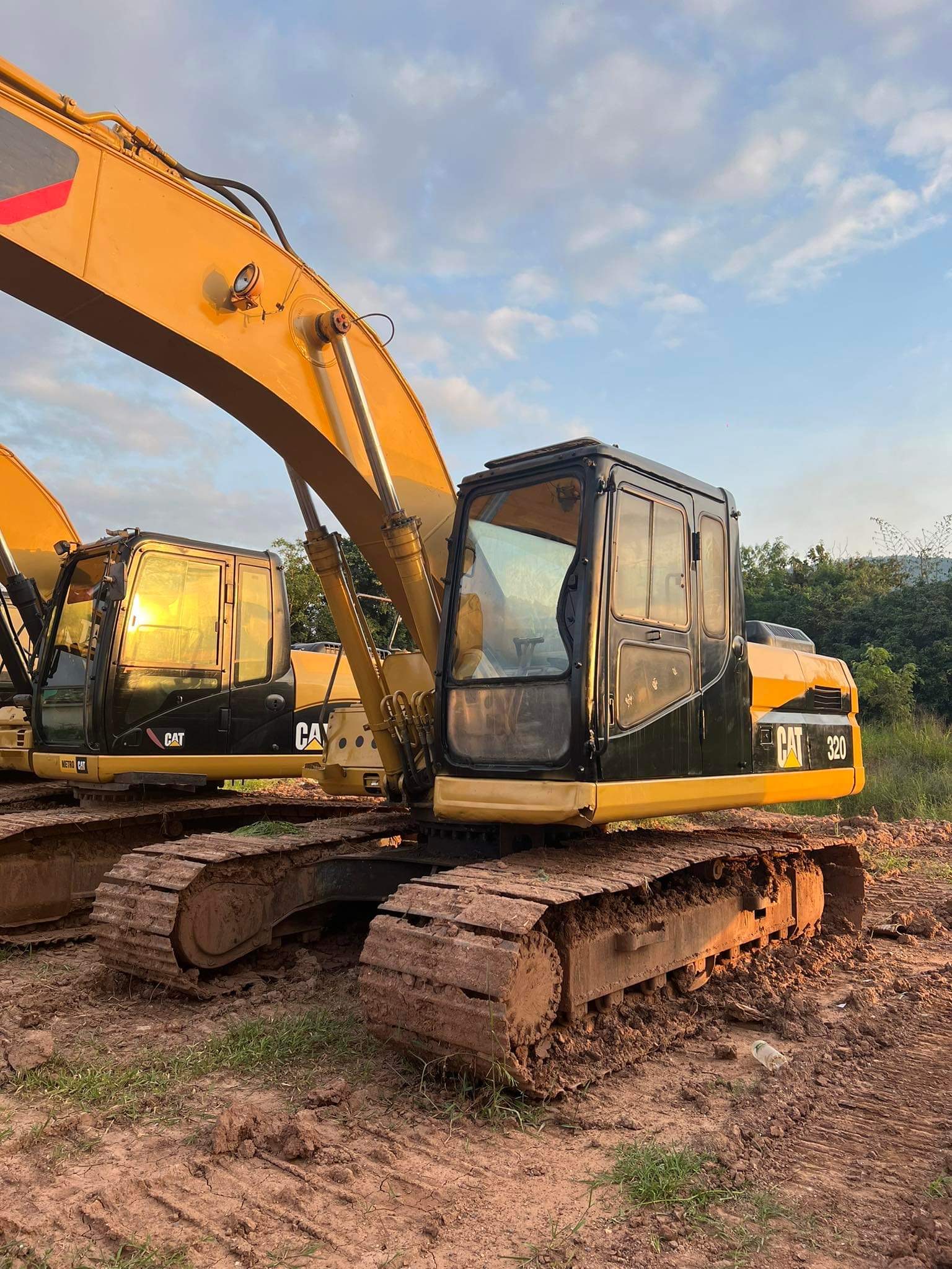 Cat 320 b
