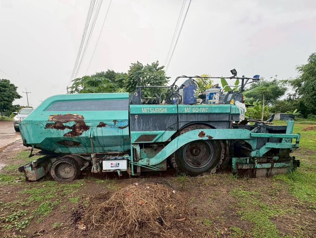 รถปูยาง 6 เมตร Mitsubishi MF60 WD รถปูยาง 6 เมตร Mitsubishi MF60 WD
