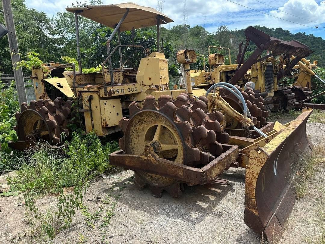 รถตีนแกะ Caterpillar 815A