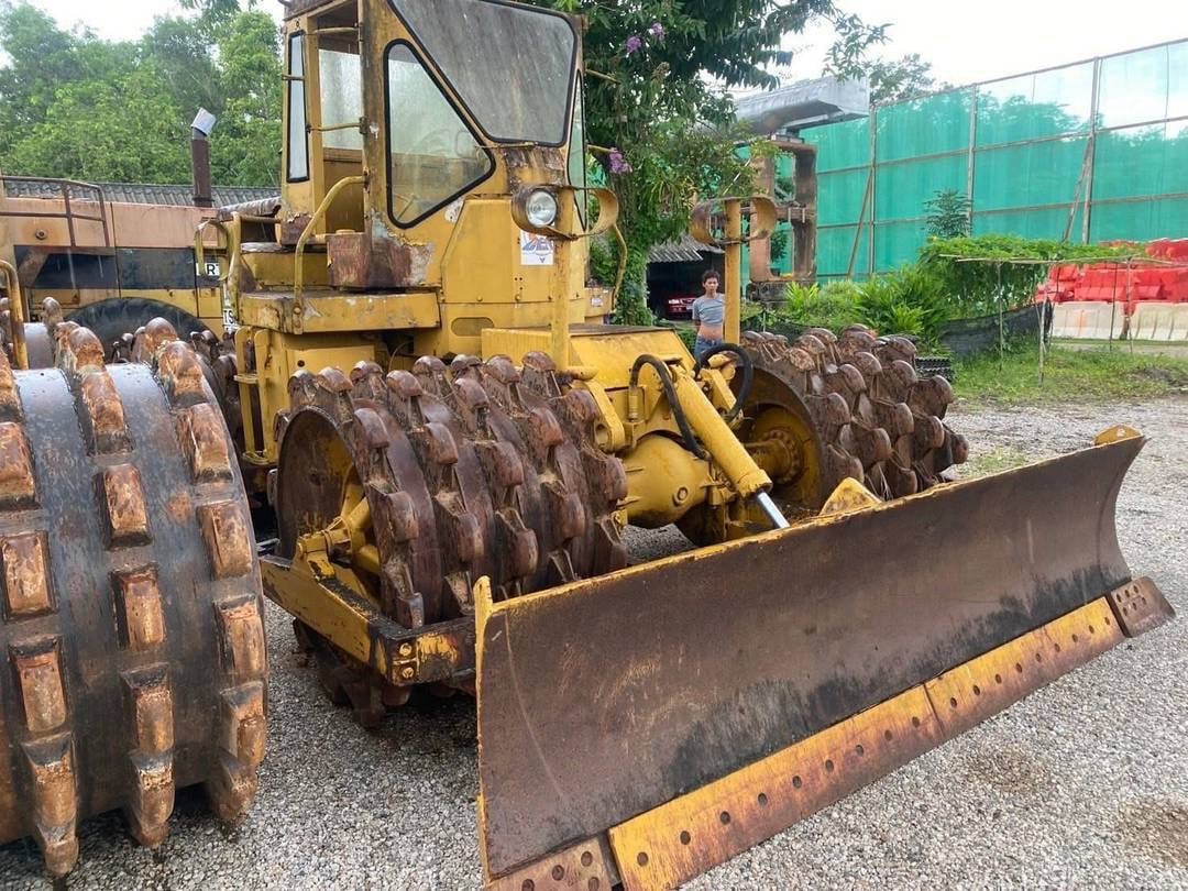 รถตีนแกะ Caterpillar 815A