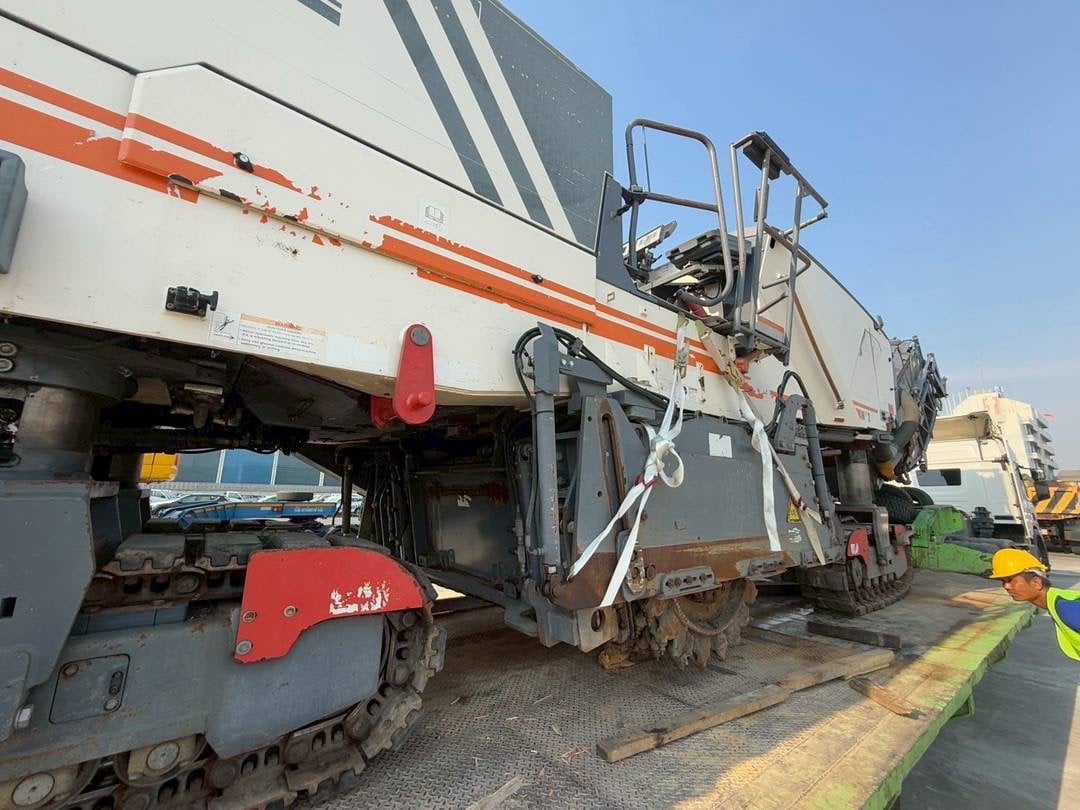 รถกัดถนนWirtgen W220 รถกัดถนนWirtgen W220