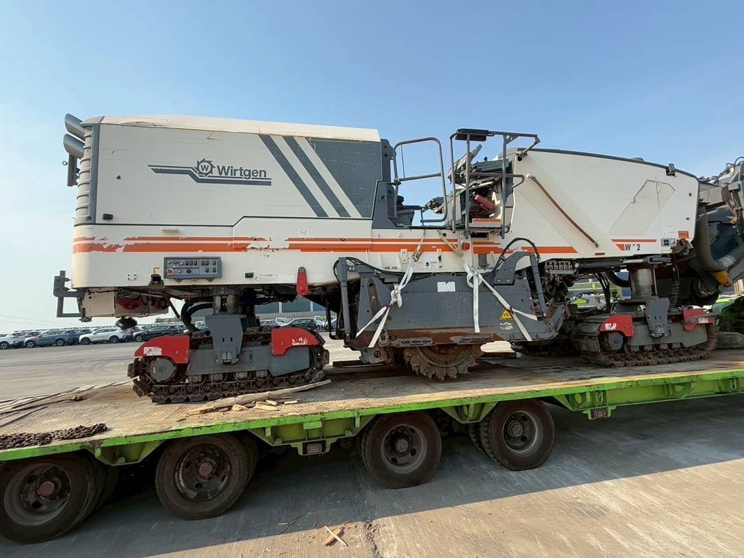 รถกัดถนนWirtgen W220
