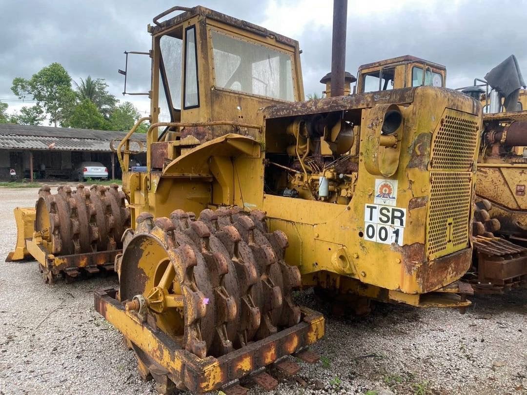 รถตีนแกะ Caterpillar 815A