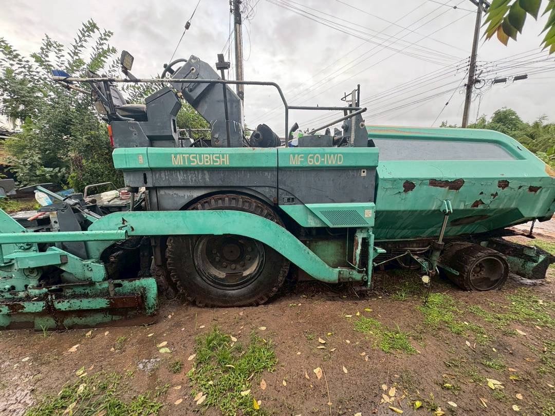 รถปูยาง 6 เมตร Mitsubishi MF60 WD รถปูยาง 6 เมตร Mitsubishi MF60 WD