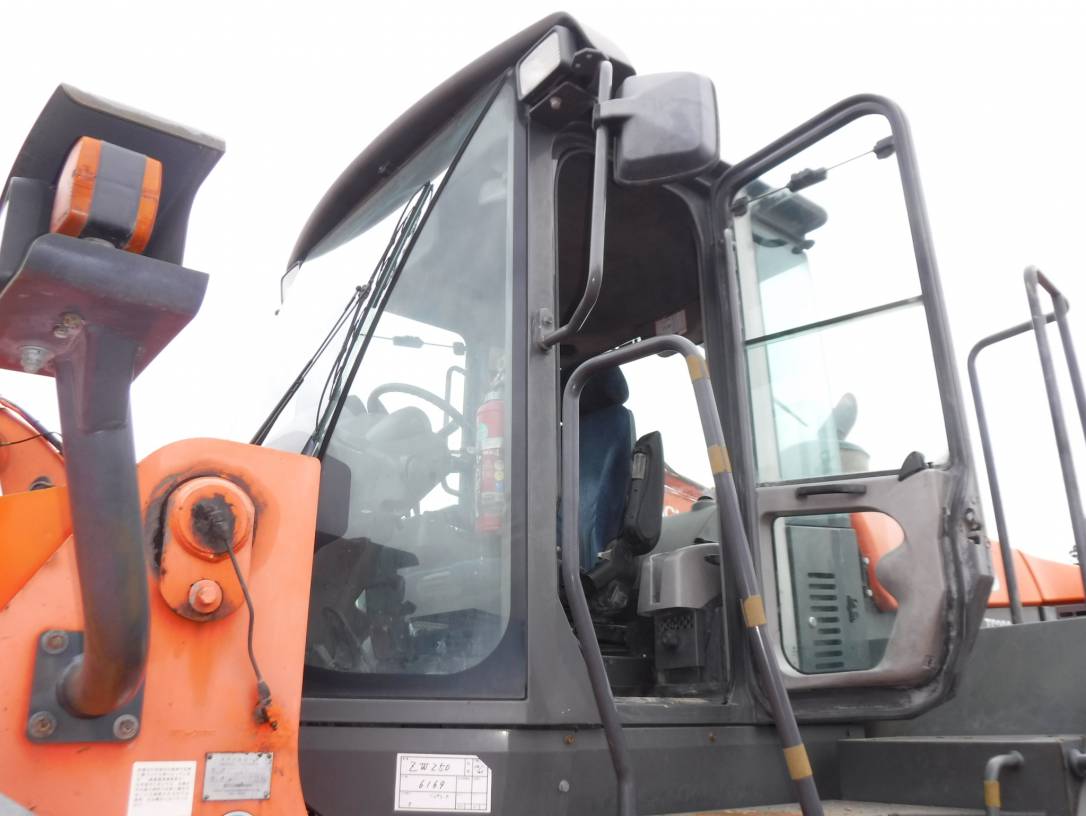 ขาย รถตัก Hitachi ZW250 นำเข้าญี่ปุ่น สภาพสวย พร้อมใช้งาน เอกสารครบ ขาย รถตัก Hitachi ZW250 นำเข้าญี่ปุ่น สภาพสวย พร้อมใช้งาน เอกสารครบ