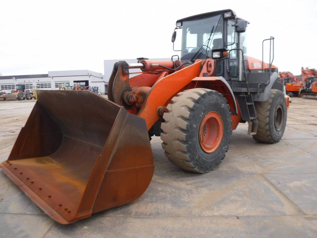 ขาย รถตัก Hitachi ZW250 นำเข้าญี่ปุ่น สภาพสวย พร้อมใช้งาน เอกสารครบ