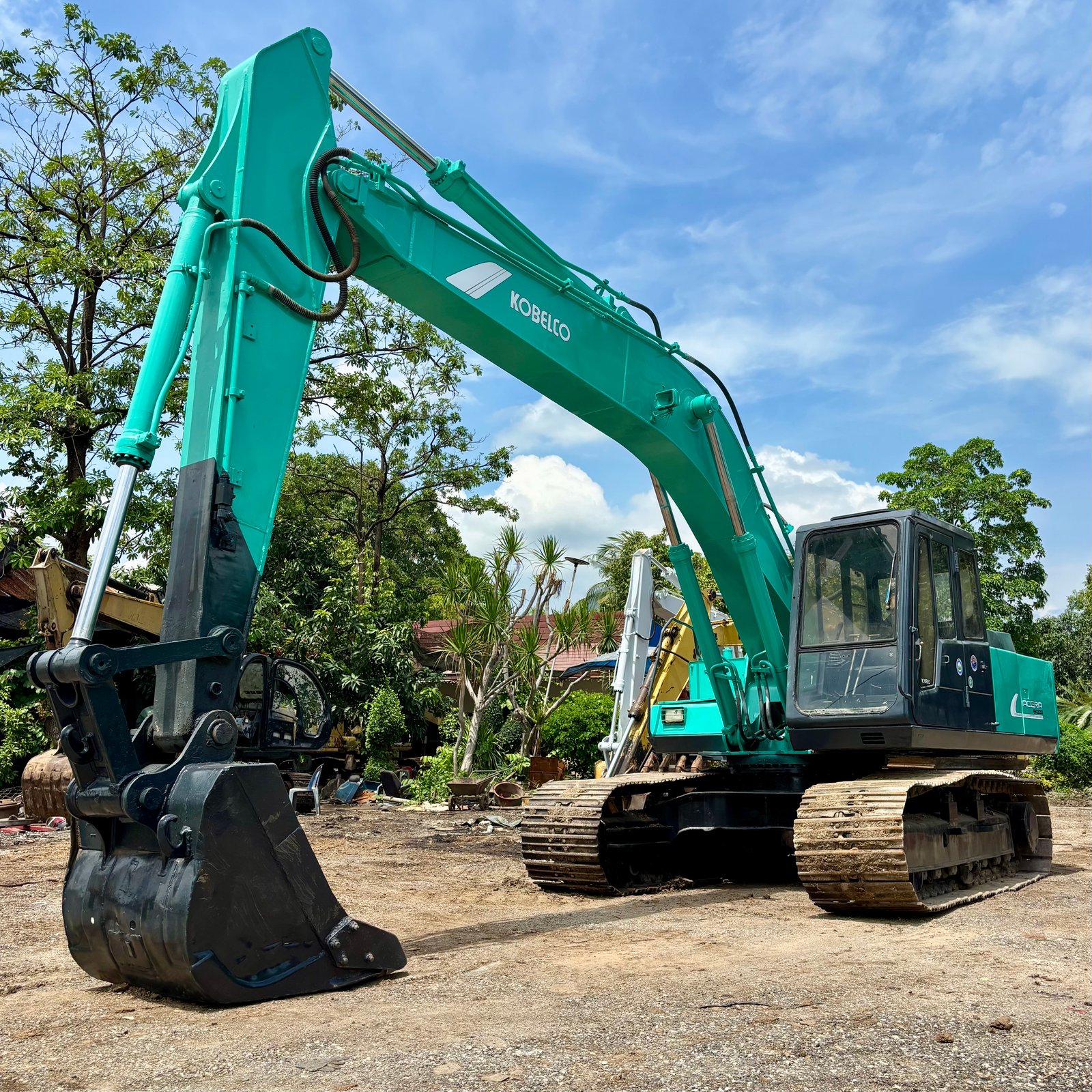 รถขุด KOBELCO SK200-2 MARK II พร้อมใช้ รถขุด KOBELCO SK200-2 MARK II พร้อมใช้