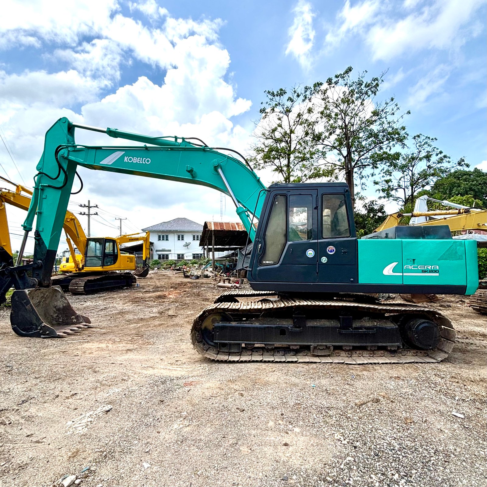 รถขุด KOBELCO SK200-2 MARK II พร้อมใช้ รถขุด KOBELCO SK200-2 MARK II พร้อมใช้