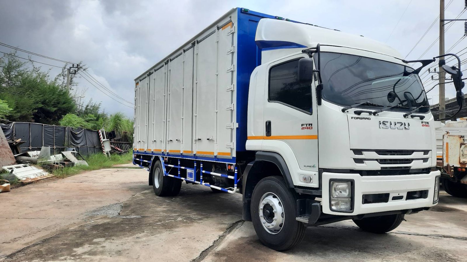 ISUZU FTR240 ปี63 ตู้แห้ง 10บาน พร้อมใช้งาน ISUZU FTR240 ปี63 ตู้แห้ง 10บาน พร้อมใช้งาน
