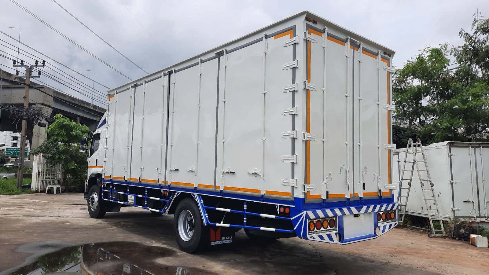 ISUZU FTR240 ปี63 ตู้แห้ง 10บาน พร้อมใช้งาน ISUZU FTR240 ปี63 ตู้แห้ง 10บาน พร้อมใช้งาน