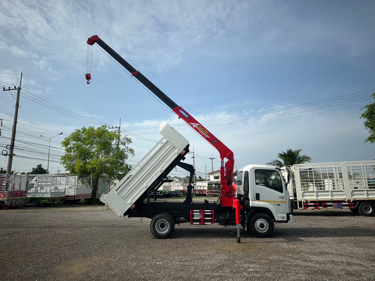 ISUZU FRR210 ปี57 ดั้มพ์3.5เมตร เครน3.4ตัน 3ปอก