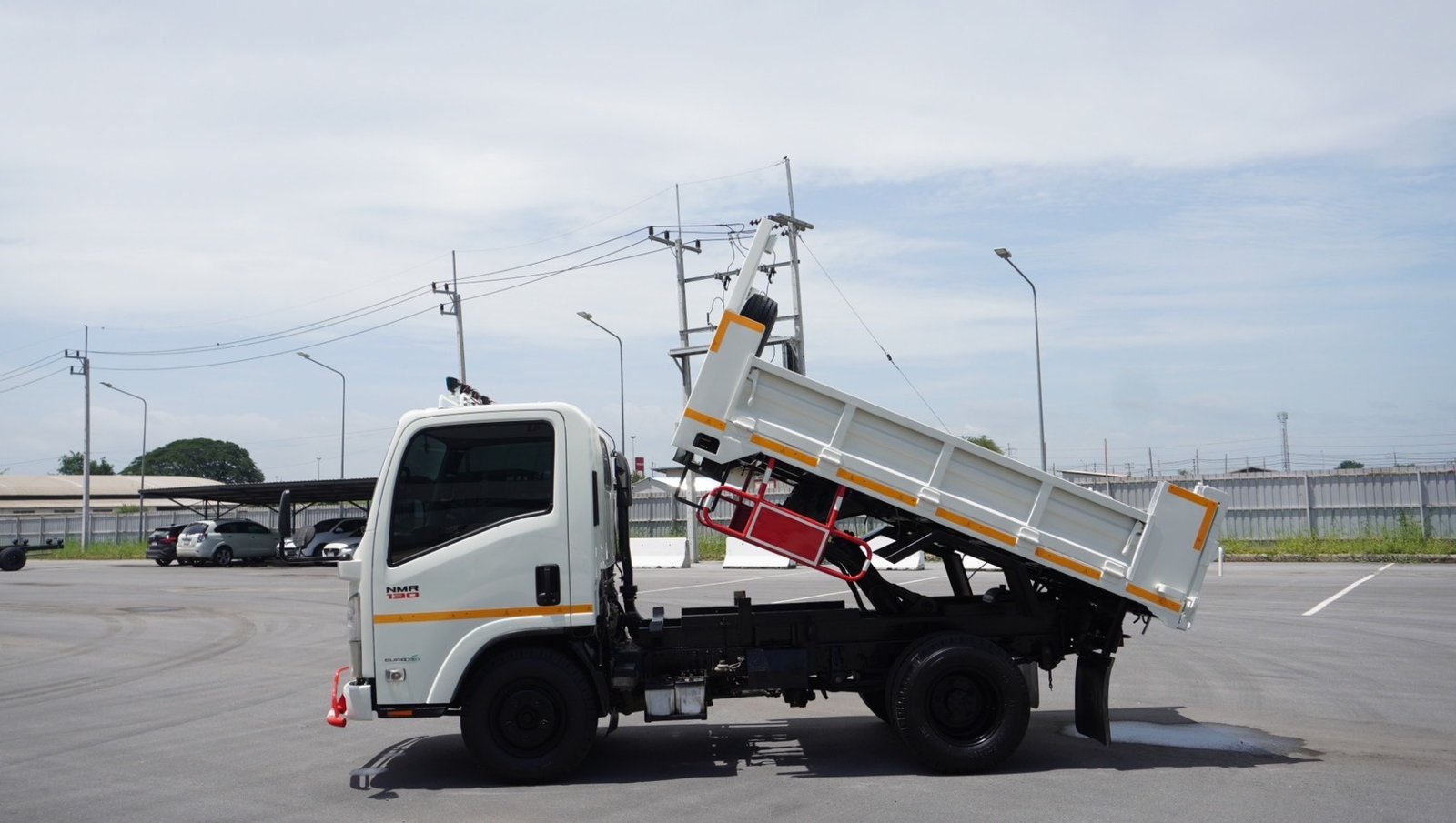 ISUZU NMR130 ดั้มพ์3คิว ปี62 รถสวย พร้อมใช้