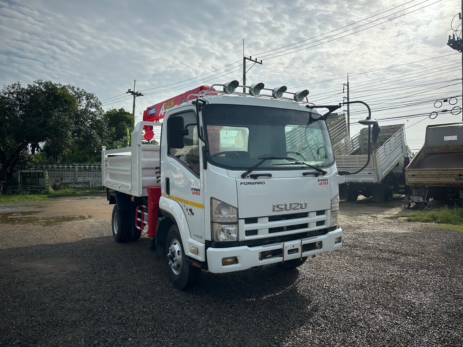 ISUZU FRR210 ปี57 ดั้มพ์3.5เมตร เครน3.4ตัน 3ปอก