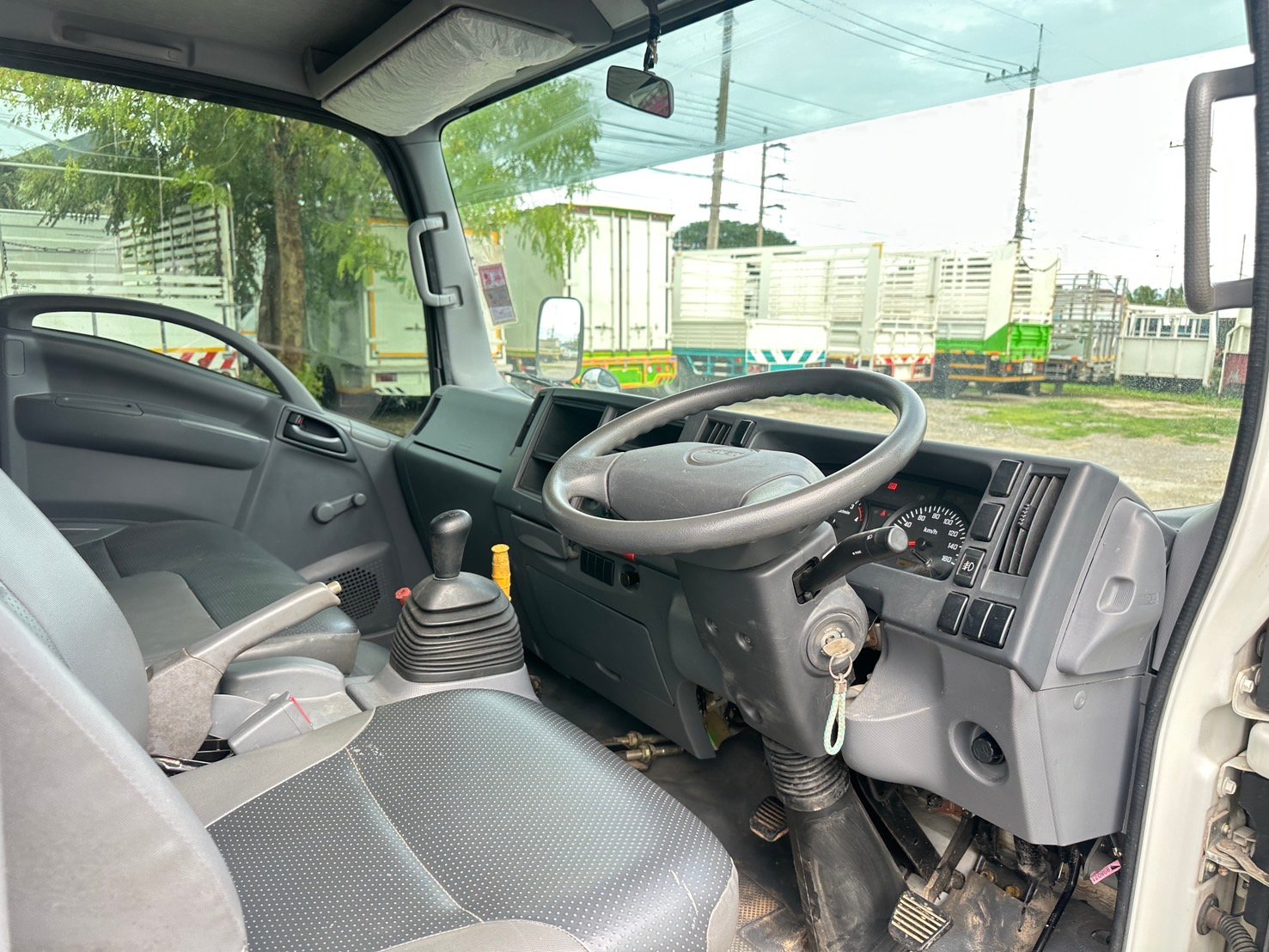 ISUZU NPR150 ดั้มพ์ ปี58 กระบะยาว4เมตร