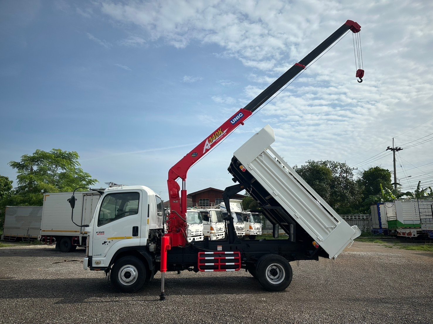 ISUZU FRR210 ปี57 ดั้มพ์3.5เมตร เครน3.4ตัน 3ปอก