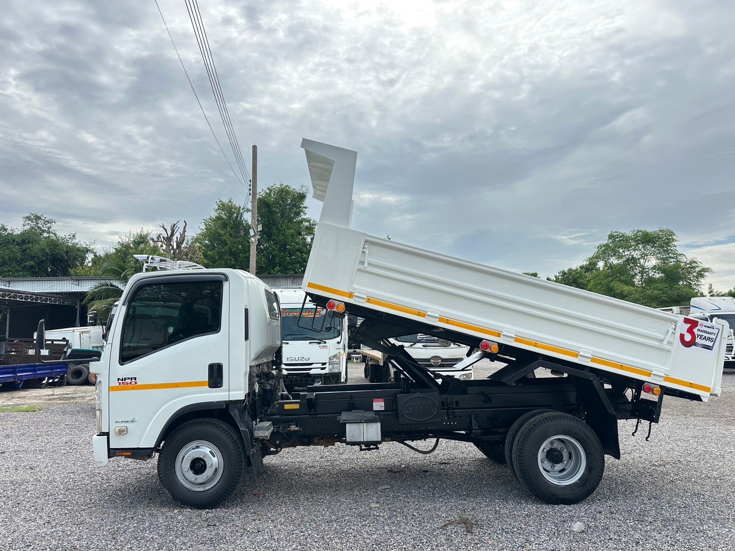 ISUZU NPR150 ดั้มพ์ ปี58 กระบะยาว4เมตร ISUZU NPR150 ดั้มพ์ ปี58 กระบะยาว4เมตร