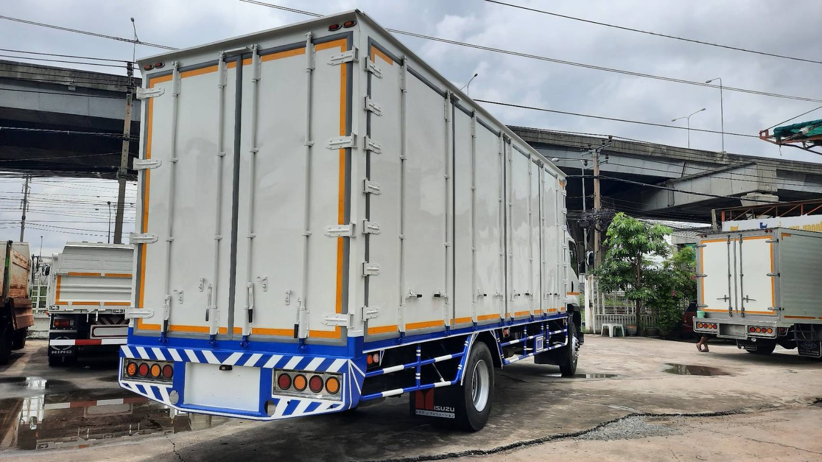 ISUZU FTR240 ปี63 ตู้แห้ง 10บาน พร้อมใช้งาน ISUZU FTR240 ปี63 ตู้แห้ง 10บาน พร้อมใช้งาน