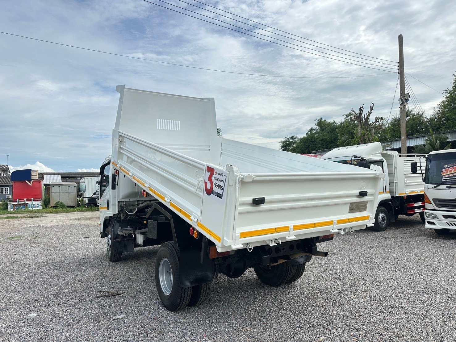ISUZU NPR150 ดั้มพ์ ปี58 กระบะยาว4เมตร ISUZU NPR150 ดั้มพ์ ปี58 กระบะยาว4เมตร