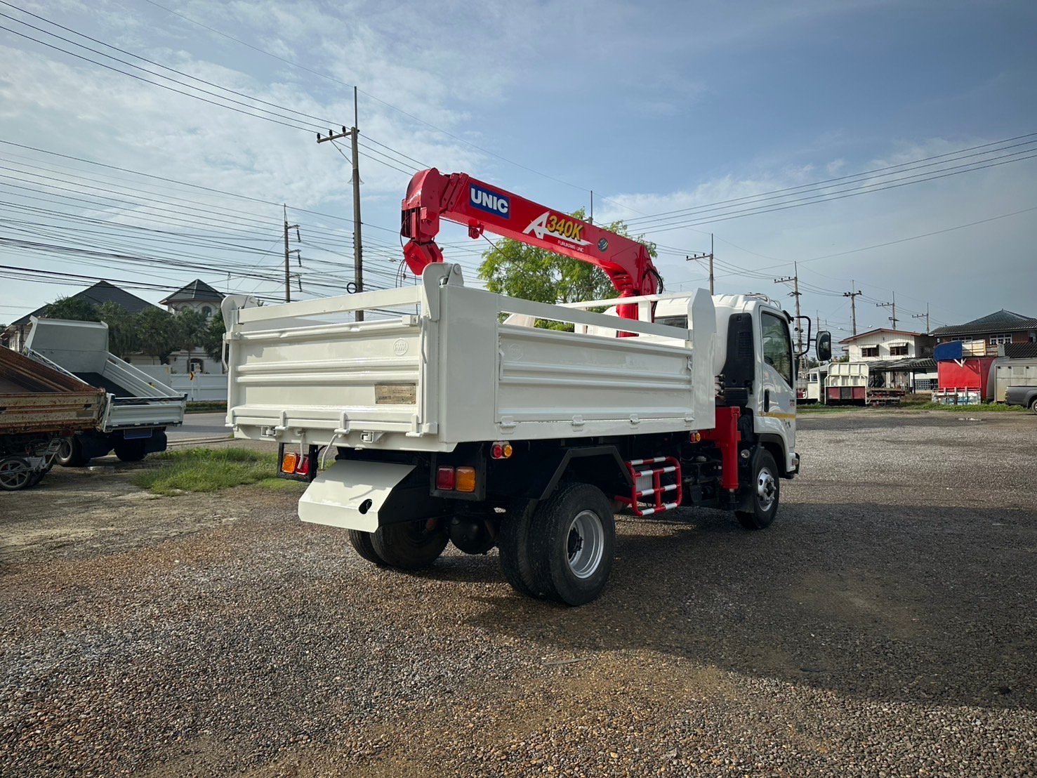 ISUZU FRR210 ปี57 ดั้มพ์3.5เมตร เครน3.4ตัน 3ปอก