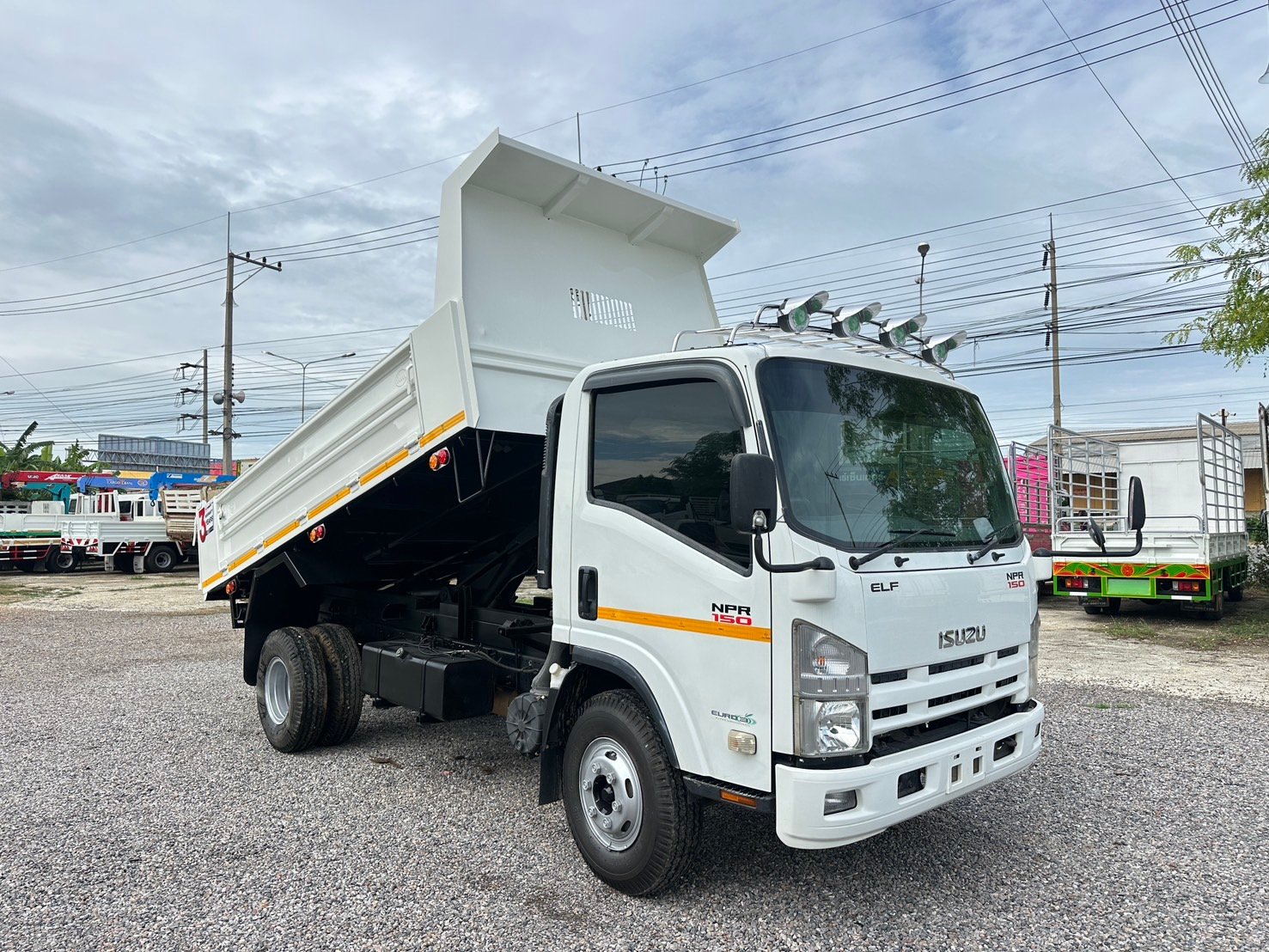 ISUZU NPR150 ดั้มพ์ ปี58 กระบะยาว4เมตร ISUZU NPR150 ดั้มพ์ ปี58 กระบะยาว4เมตร