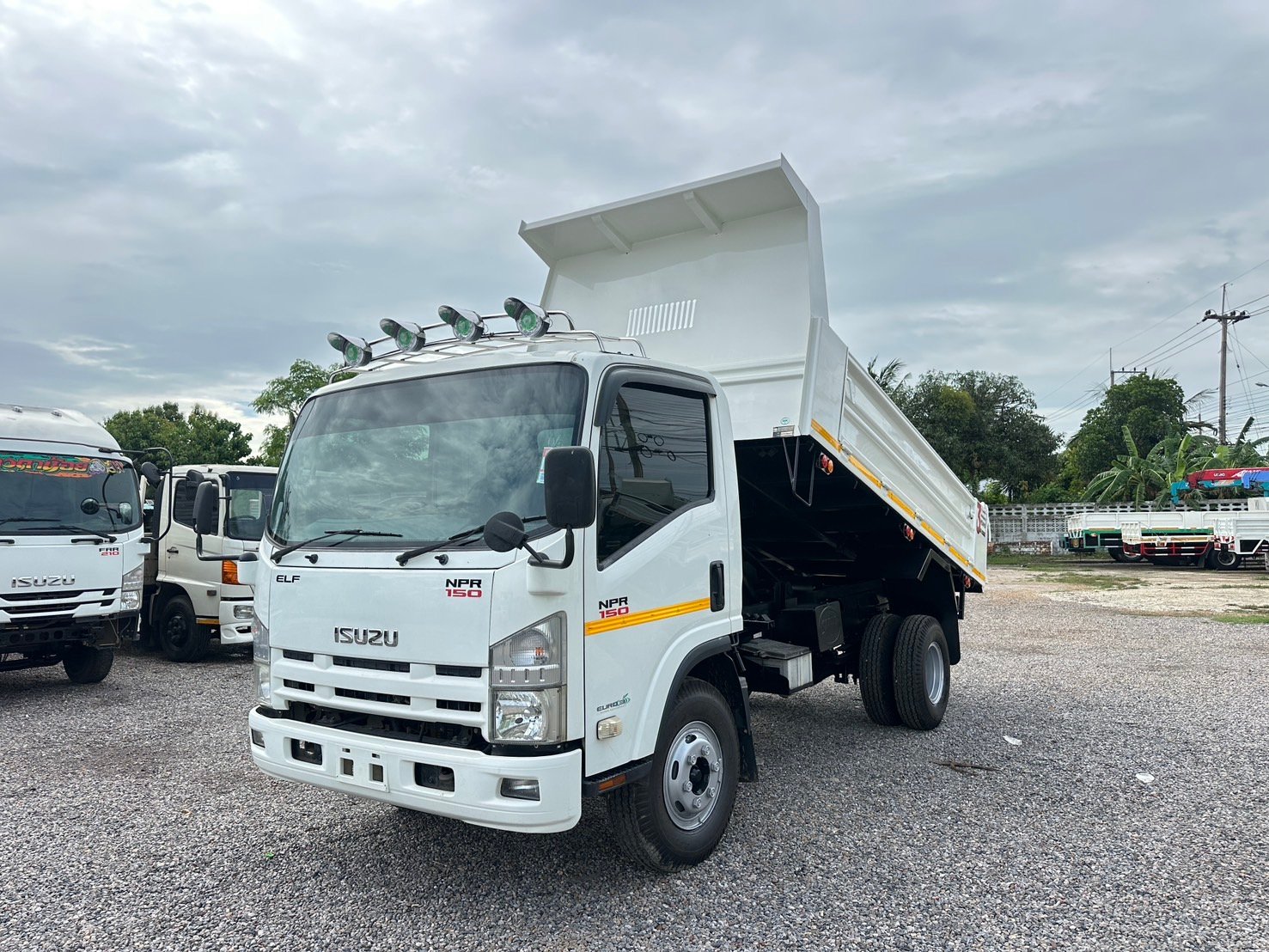 ISUZU NPR150 ดั้มพ์ ปี58 กระบะยาว4เมตร