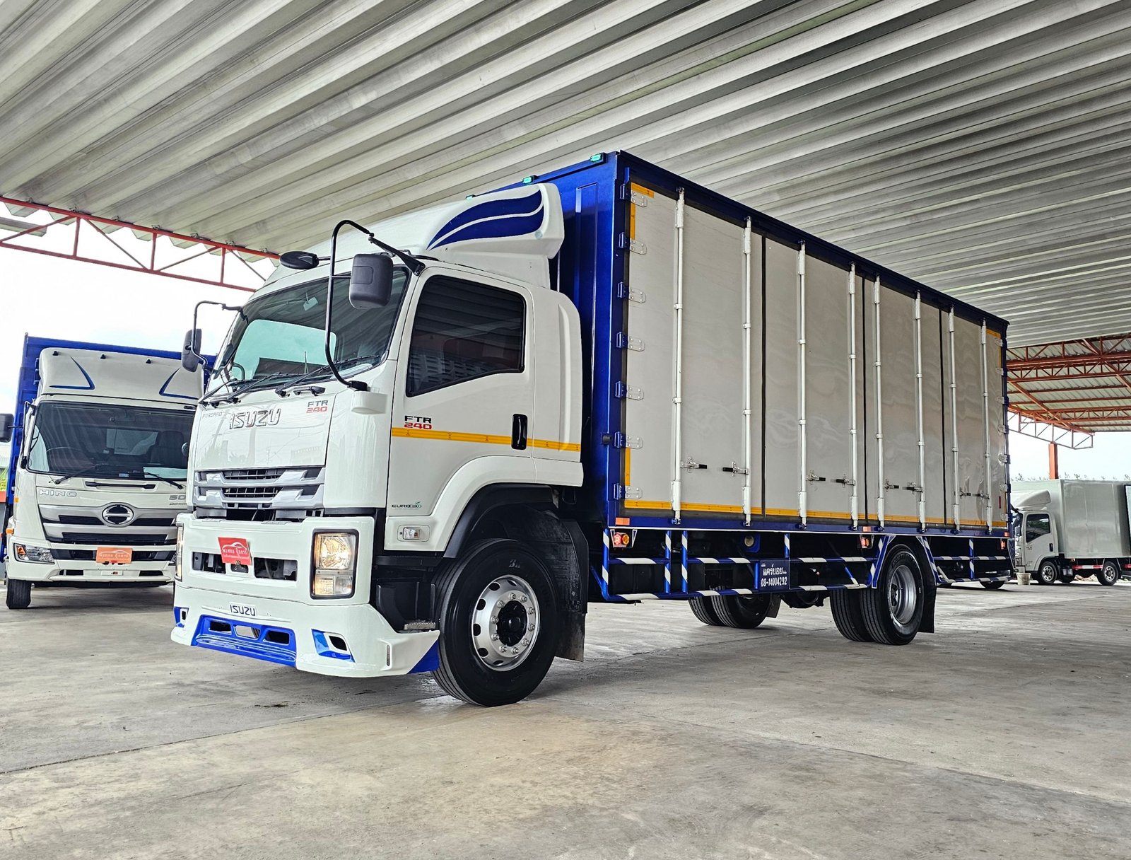 NEW FTR 240 ไมล์ 99,xxx ปี 2566 ตู้ 10 บาน รถห้างแท้ ยาว 7.70 เมตร