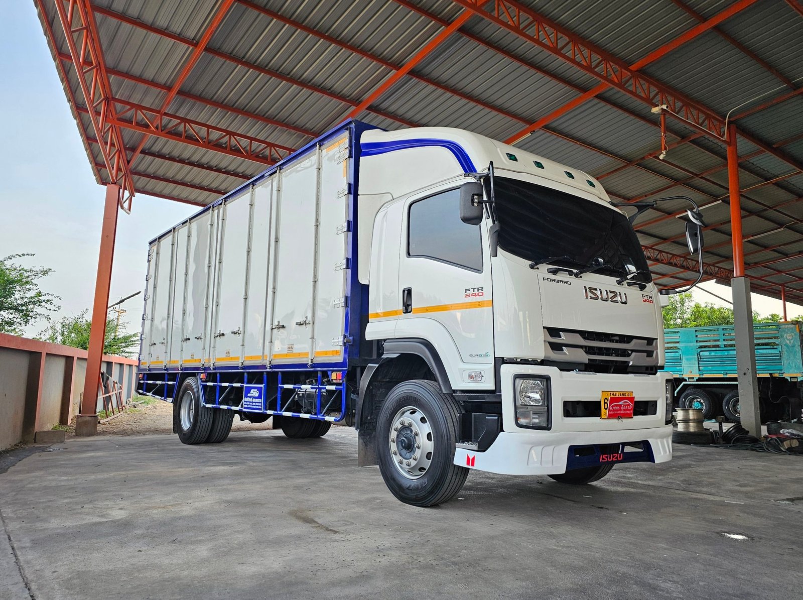 NEW FTR 240 ปี 2566 ตู้ 10 บาน ไมล์ 78,xxx รถห้างแท้ ยาว 7.60 เมตร