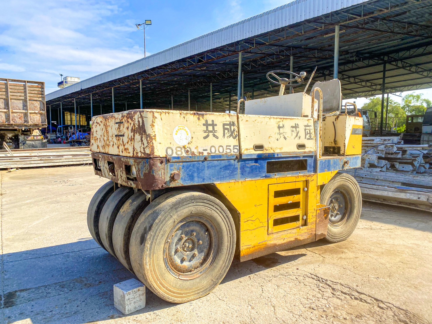 รถบด KOMATSU JW 33-2 รถบด KOMATSU JW 33-2