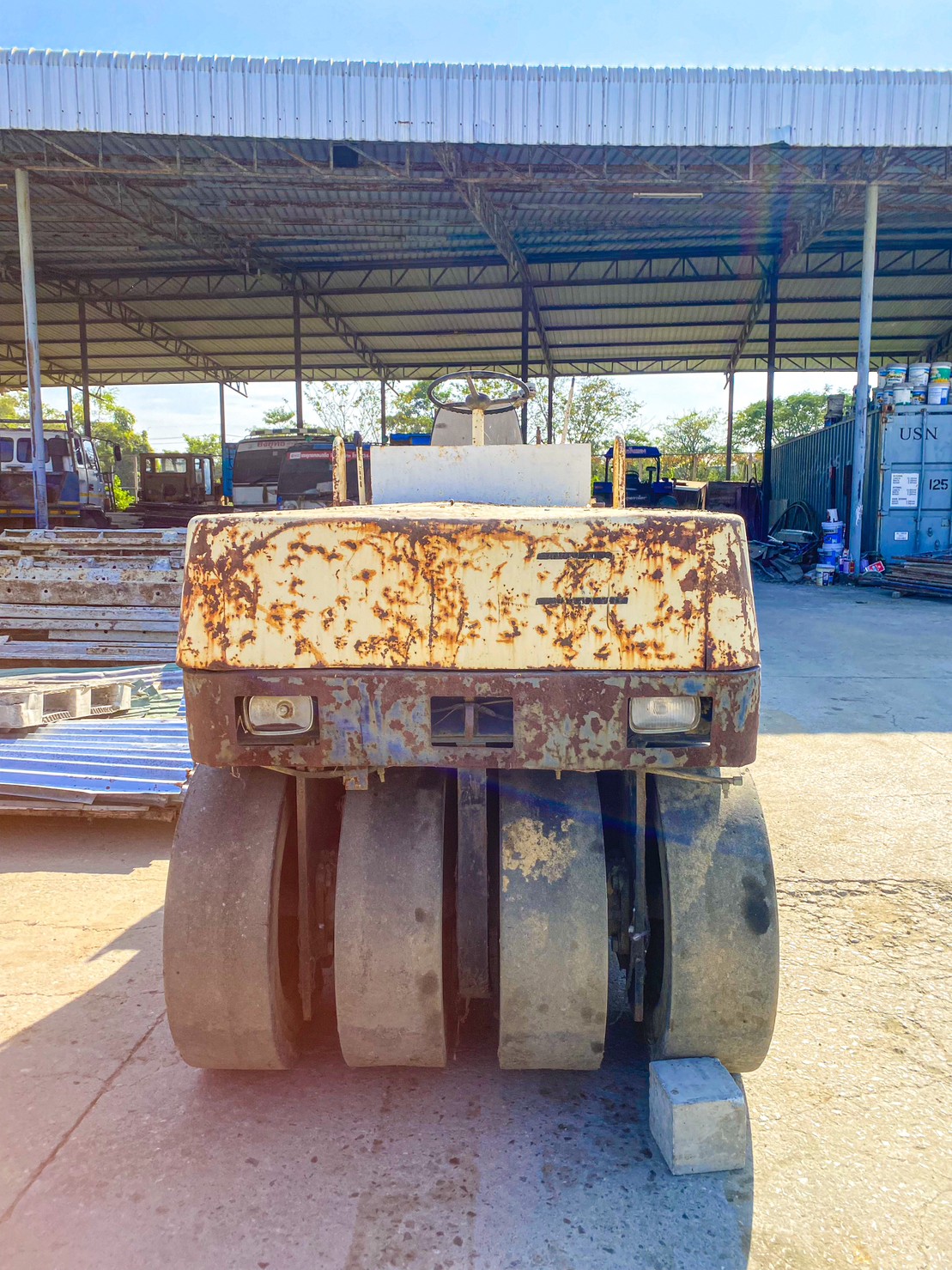 รถบด KOMATSU JW 33-2 รถบด KOMATSU JW 33-2