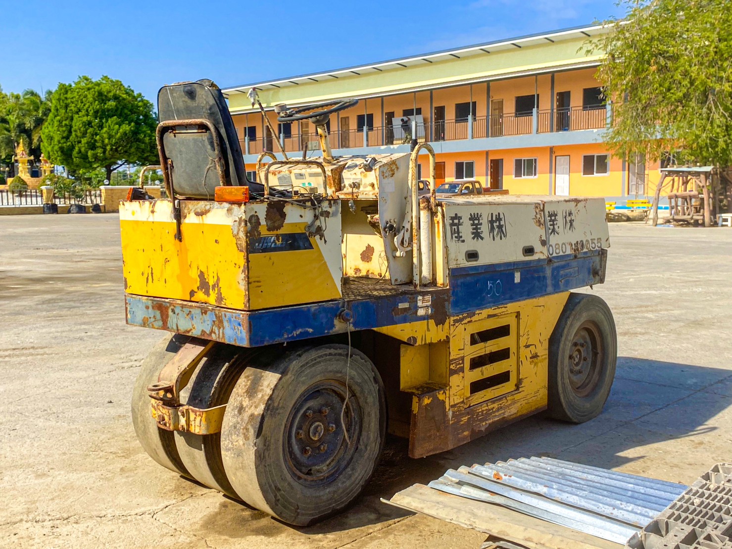 รถบด KOMATSU JW 33-2